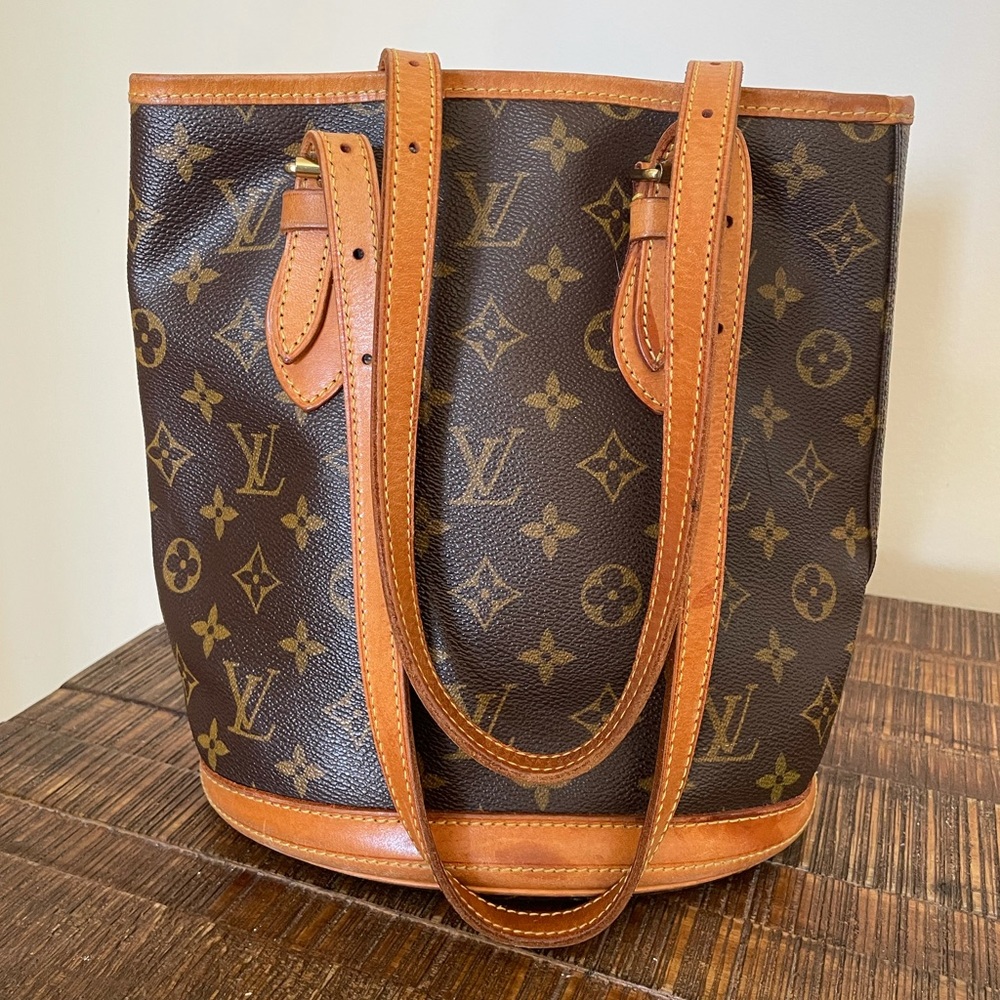 Authentic Louis Vuitton monogram bucket bag